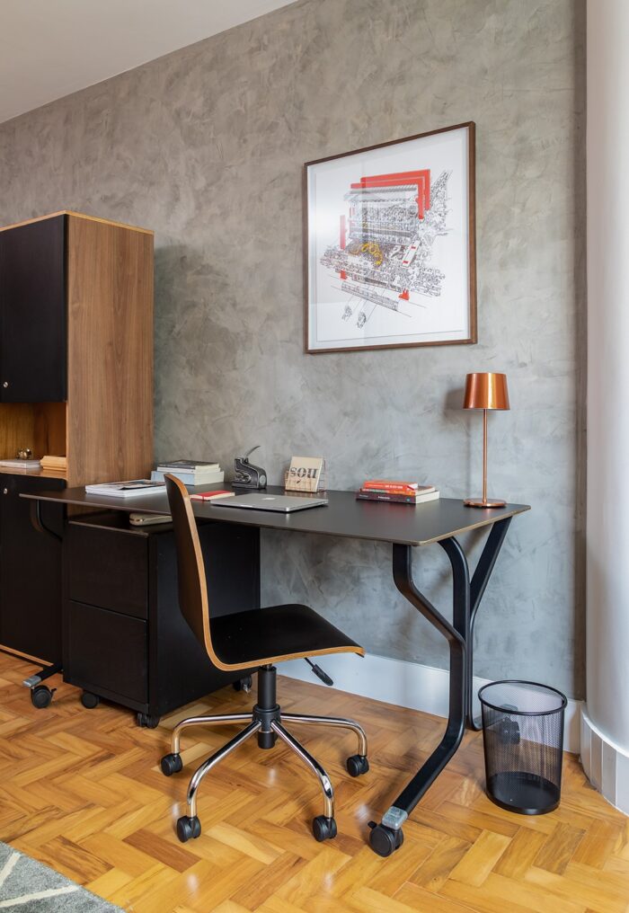 home office com mesa, cadeira e gaveteiro na cor preta