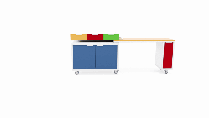 Mesa de escritório colorida e modular em branco, azul, vermelho, amarelo e verde, com rodízios. Um dos destaques dos Lançamentos 2025.